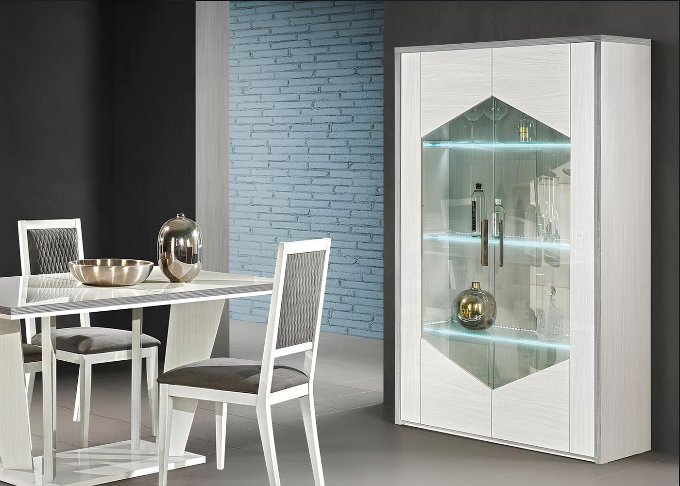 JVmoebel Vitrine Moderne LED Anrichte in Weiß – Eleganter Schrank für das Wohnzimmer (Vitrine) Made in Italy von JVmoebel