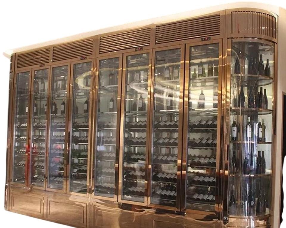 JVmoebel Weinschrank Eleganter Weinschrank aus Edelstahl in Gold – Vitrine & Flaschenregal (1-St) Made in Europe von JVmoebel