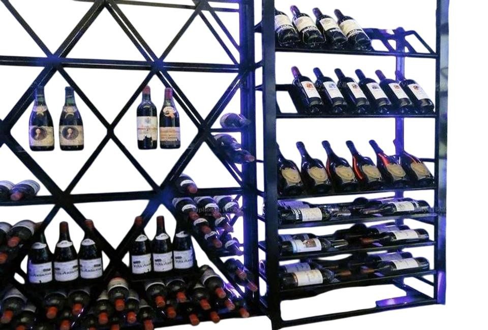 JVmoebel Weinschrank Elegantes Wandweinregal aus Edelstahl in Schwarz – Design Weinhalter Made in Europe JVmoebel Weinschrank Elegantes Wandweinregal aus Edelstahl in Schwarz – Design Weinhalter Made in Europe von JVmoebel