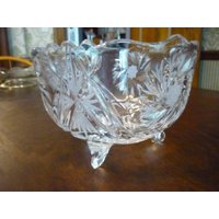 Crystal Footed Bowl Sunburst Motiv Mint Zustand Mid Century Modern Tischdekoration Geschenk Für Zuhause 5 By 4 Inch Housewarming Hochzeit Crystal Footed Bowl Sunburst Motiv Mint Zustand Mid Century Modern Tischdekoration Geschenk Für Zuhause 5 By 4 Inch Housewarming Hochzeit von JVoyage