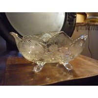 Glasschüssel Mit Fuß Blumenmotiv Mint Zustand - Mid Century Modern Herzstück Tischdeko Geschenk Für Die Hauseinweihung Glasschüssel Mit Fuß Blumenmotiv Mint Zustand - Mid Century Modern Herzstück Tischdeko Geschenk Für Die Hauseinweihung von JVoyage