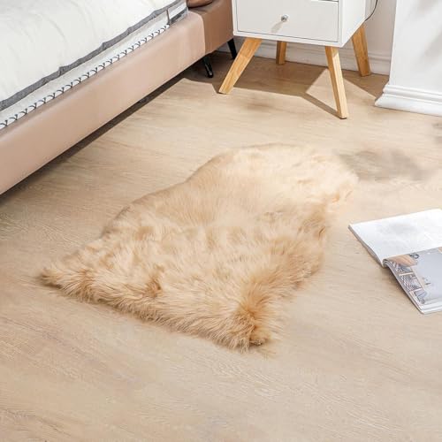 JXLOULAN Faux Fell Teppich Hellbraun 40x60 cm Waschbar, Flauschiger Faux Lammfell Teppich für Wohnzimmer Schlafzimmer Kinderzimmer Haustierfreundlich von JXLOULAN