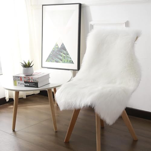 JXLOULAN Faux Fell Teppich Weiß 60x90 cm, Longhair Schaffell Flauschiger Teppiche Lammfell Fellteppich Waschbar Wohnzimmer Deko Teppich für Kinderzimmer Wohnzimmer Schlafzimmer von JXLOULAN