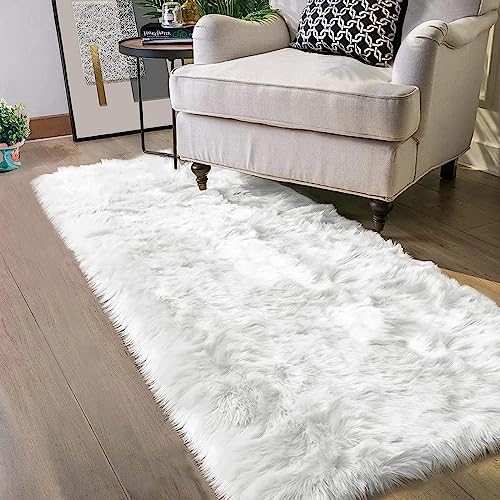 JXLOULAN Faux Lammfell Schaffell Teppich 50 x 150 cm Flauschig Nachahmung Wolle fellteppich Weiche Longhair Fell Bettvorleger Sofa Matte (Weiß) von JXLOULAN