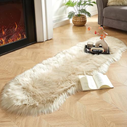 JXLOULAN Faux Lammfell Schaffell Teppich Beige 60x160 cm, Longhair Flauschiger Fell Teppiche Wohnzimmer Deko Weicher für Stühle Sofa Schlafzimmer Kinderzimmer von JXLOULAN