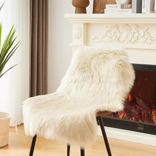 JXLOULAN Faux Lammfell Schaffell Teppich Beige 60x90 cm, Flauschiger Fell Teppich Wohnzimmer Deko Longhair Weicher für Stühle Sofa Schlafzimmer Kinderzimmer von JXLOULAN