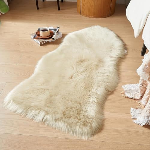 JXLOULAN Faux Lammfell Schaffell Teppich Beige 75x120 cm, Flauschiger Fell Teppich Wohnzimmer Deko Longhair Weicher für Stühle Sofa Schlafzimmer Kinderzimmer von JXLOULAN