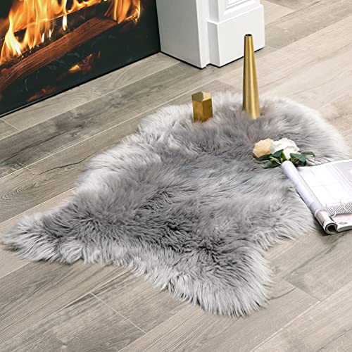 JXLOULAN Faux Lammfell Schaffell Teppich Grau 40x60 cm, Longhair Flauschiger Teppiche Wohnzimmer Deko Weicher Fell Carpet für Stühle Sofa Schlafzimmer Kinderzimmer von JXLOULAN