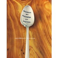 Dankbar Dankbar Gesegnet-Umfunktioniert Vintage Hand Gestempelt Teelöffel Dankbar Dankbar Gesegnet-Umfunktioniert Vintage Hand Gestempelt Teelöffel von JackBradyStudios