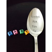Eating For Two - Wiederverwendeter Handgestempelter Vintage-Löffel Eating For Two - Wiederverwendeter Handgestempelter Vintage-Löffel von JackBradyStudios