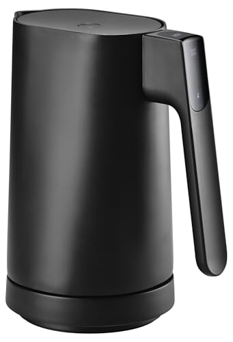 Jacob Jensen Elektrischer Wasserkocher mit Temperatureinstellung von 70°C bis 100°C, Warmhaltefunktion, Signalton, LED-Display mit Temperaturanzeige & Touch-Bedienung, BPA-Frei, 1,2 Liter, Schwarz von Jacob Jensen