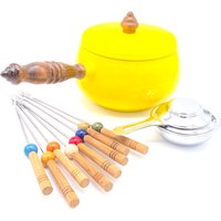 Vintage - Mid Century Hergestellt in Japan Gelb Emaille Fondue Topf Acht Bunte Holzgabeln Holzgriff von JacquelynVaccaro