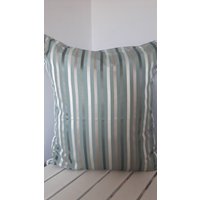 Handgenähte Grün & Beige Stiped Umschlag Kissen/Kissenbezug von JacquesCushions