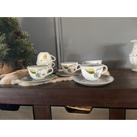 Spring Von Denby Langley Sechs | 6 Flache Tasse + Untertasse Set Steingut | Made in England Matt Weiß Grau Cottage Garden Grün 60Er Jahre von JadeandLoren