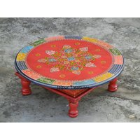 Holz Rund Chowki, Bajot, Fußhocker, Tisch, Betttisch, Couchtisch, Handarbeit, Rangoli Design, Rote Farbe von JaipurTreasures