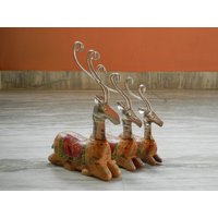 Holz & Metall Hirsch Statue, Figur, Schaustück, Handgemalt, Traditionelle Stil Wohndekoration, 3Er Set, Figur von JaipurTreasures