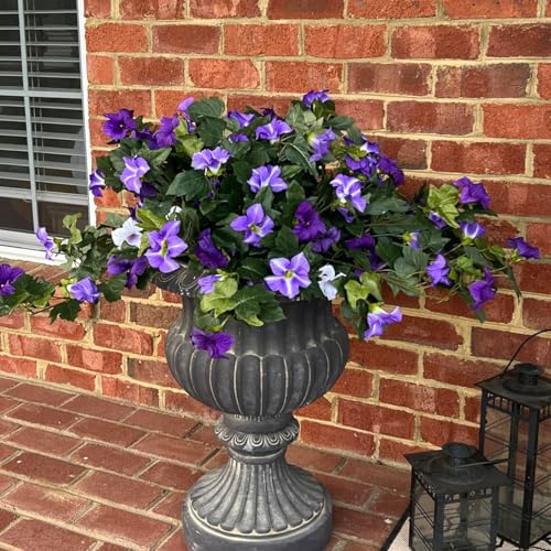 Künstliche Gefälschte Hängende Blumen Pflanzen für Outdoor Dekoration, 2 Stück künstliche Petunien-Seidenblumen kein Verblassen, Kunstblume für Haustür, Veranda, Pflanzgefäß, Terrasse, Hof, Garten Künstliche Gefälschte Hängende Blumen Pflanzen für Outdoor Dekoration, 2 Stück künstliche Petunien-Seidenblumen kein Verblassen, Kunstblume für Haustür, Veranda, Pflanzgefäß, Terrasse, Hof, Garten von Jakiro