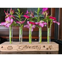 Blumenvase, Blumenständer in Echtholz Incl. 4 Reagenzgläser Für Blumen, Vase, Glas, Holz, Geschenk Hochzeit Holz, Geburtstag Holz Blumenvase, Blumenständer in Echtholz Incl. 4 Reagenzgläser Für Blumen, Vase, Glas, Holz, Geschenk Hochzeit Holz, Geburtstag Holz von JakobsBastelshop