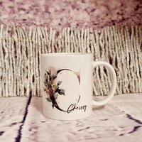 Tasse Personalisiert Buchstabe/Initial Mit Blumenmuster/Eukalyptus Und Name, Wunschtext Ist Auch Möglich von Jamamoshop