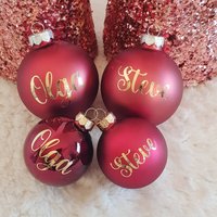 Weihnachtskugel Aus Echtglas Personalisiert Mit Namen Inklusive Schöner Geschenkverpackung 8cm Weihnachtskugel Aus Echtglas Personalisiert Mit Namen Inklusive Schöner Geschenkverpackung 8cm von Jamamoshop