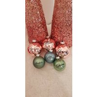 Weihnachtskugel Aus Echtglas Personalisiert Mit Namen Inklusive Schöner Geschenkverpackung 8cm Weihnachtskugel Aus Echtglas Personalisiert Mit Namen Inklusive Schöner Geschenkverpackung 8cm von Jamamoshop