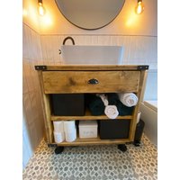 Benutzerdefinierte Rustikale Badezimmer Waschtisch, Handgefertigte Schönheit Aus Wiedergewonnenem Holz von JamesSquared