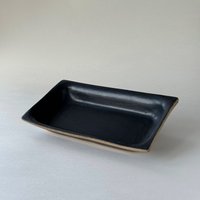 Handgemachte Keramikschale/Servierplatte in Schwarz Handgemachte Keramikschale/Servierplatte in Schwarz von JamiesPotteryStudio