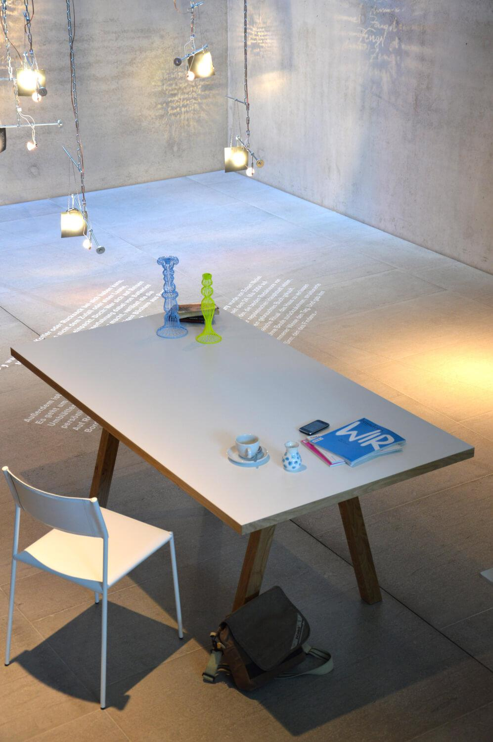 Tisch Artwork Weiß Eiche mit Laminat von Jan Kurtz