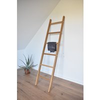 Handgefertigte Handtuchleiter Aus Massivholz Eiche - Einzigartiges Design Von Janho Studio von JanHoStudio