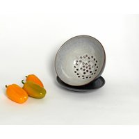 Keramiksieb - Abtropfsieb Für Früchte Keramiksieb - Abtropfsieb Für Früchte von JanaKeramikdesign