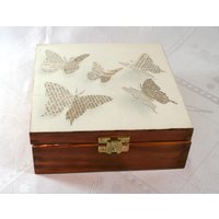 Holzbox Schmetterling, Schmuckschatulle, Flippige Holzkiste Holzbox Schmetterling, Schmuckschatulle, Flippige Holzkiste von JanaPysanky
