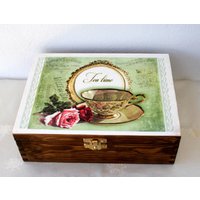 Teebox Aus Holz Mit Tasse, Teeaufbewahrung Rosen, Küchendekoration, Teebeutelbox, Geschenk Für Teeliebhaber Teebox Aus Holz Mit Tasse, Teeaufbewahrung Rosen, Küchendekoration, Teebeutelbox, Geschenk Für Teeliebhaber von JanaPysanky