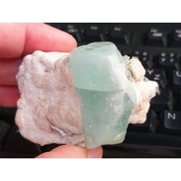 Aquamarine Kristall 6, 5 cm Specimen Roh Mineral Naturstein Sparkly Mica Weiß Albit von JaneFisherMinerals