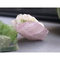 Seltenes Edelstein-Trio Diopsid, Kunzit & Bergkristall - Natural Crystal Mineral Collection von JaneFisherMinerals