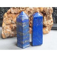 Lapis Lazuli Turm Zwei Stück Lot Kleine Nette Obelisk Poliert Dekoration Naturstein Mineral Sammlung Kristallheilung von JaneFisherMinerals