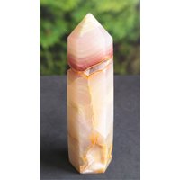 strawberry Pink Gebänderter Onyx Calcit Turm Mit Drusen von JaneFisherMinerals