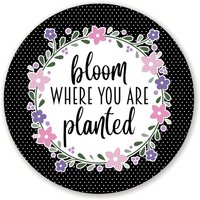 Bloom Where You Are Planted Schild - Schwarz Weiß Tupfen Blumenkranz von JanesFrontDoorDecor
