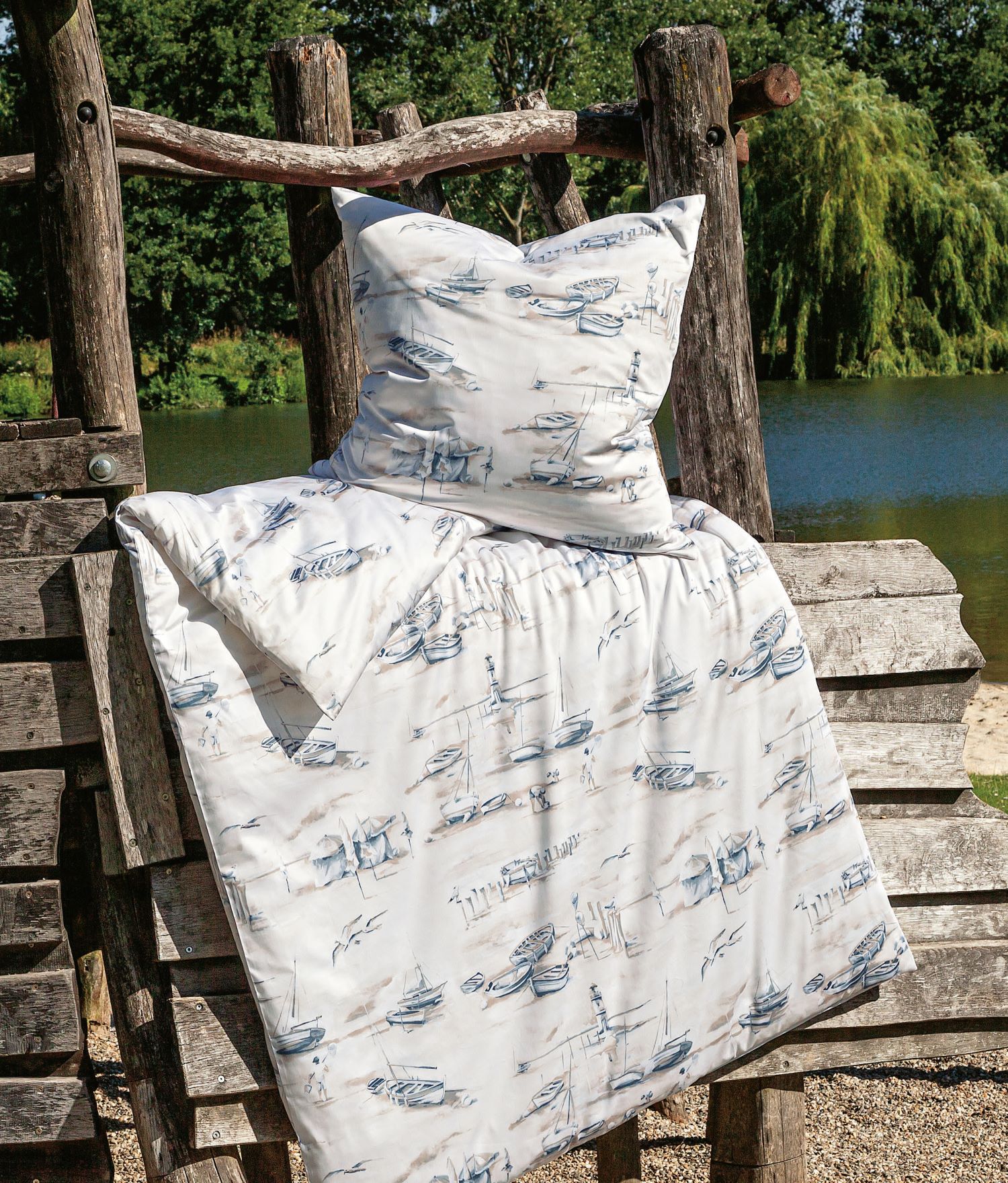 Janine Moments Mako-Satin Bettwäsche 155x220 Boote Leuchtturm Möven 98101-02 Janine Moments Mako-Satin Bettwäsche 155x220 Boote Leuchtturm Möven 98101-02 von Janine Design GmbH