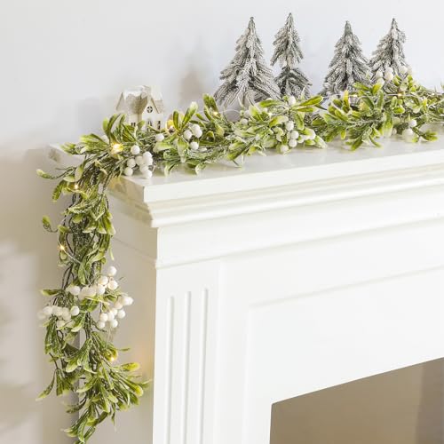 Janinka 4 Stück 1,8 m lange Weihnachts-Mistelzweig-Girlande mit weißen Beeren, grüner Kranz mit warmen LED-Lichterketten für Kaminsims, Kamin, Treppe, Wand, Weihnachtsdekorationen Janinka 4 Stück 1,8 m lange Weihnachts-Mistelzweig-Girlande mit weißen Beeren, grüner Kranz mit warmen LED-Lichterketten für Kaminsims, Kamin, Treppe, Wand, Weihnachtsdekorationen von Janinka
