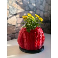3D Gedruckter Blumentopf Im Strickpullover-Design | Origineller Pflanztopf in Rot Lustige Geschenkidee & Deko Für Zuhause 3D Gedruckter Blumentopf Im Strickpullover-Design | Origineller Pflanztopf in Rot Lustige Geschenkidee & Deko Für Zuhause von Jans3dDruck
