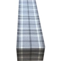 Isles-Kollektion Skye Dove Grey Tartan Plaid, Vollständig Gefütterter Tisch-/Bettläufer von Janscosycushions