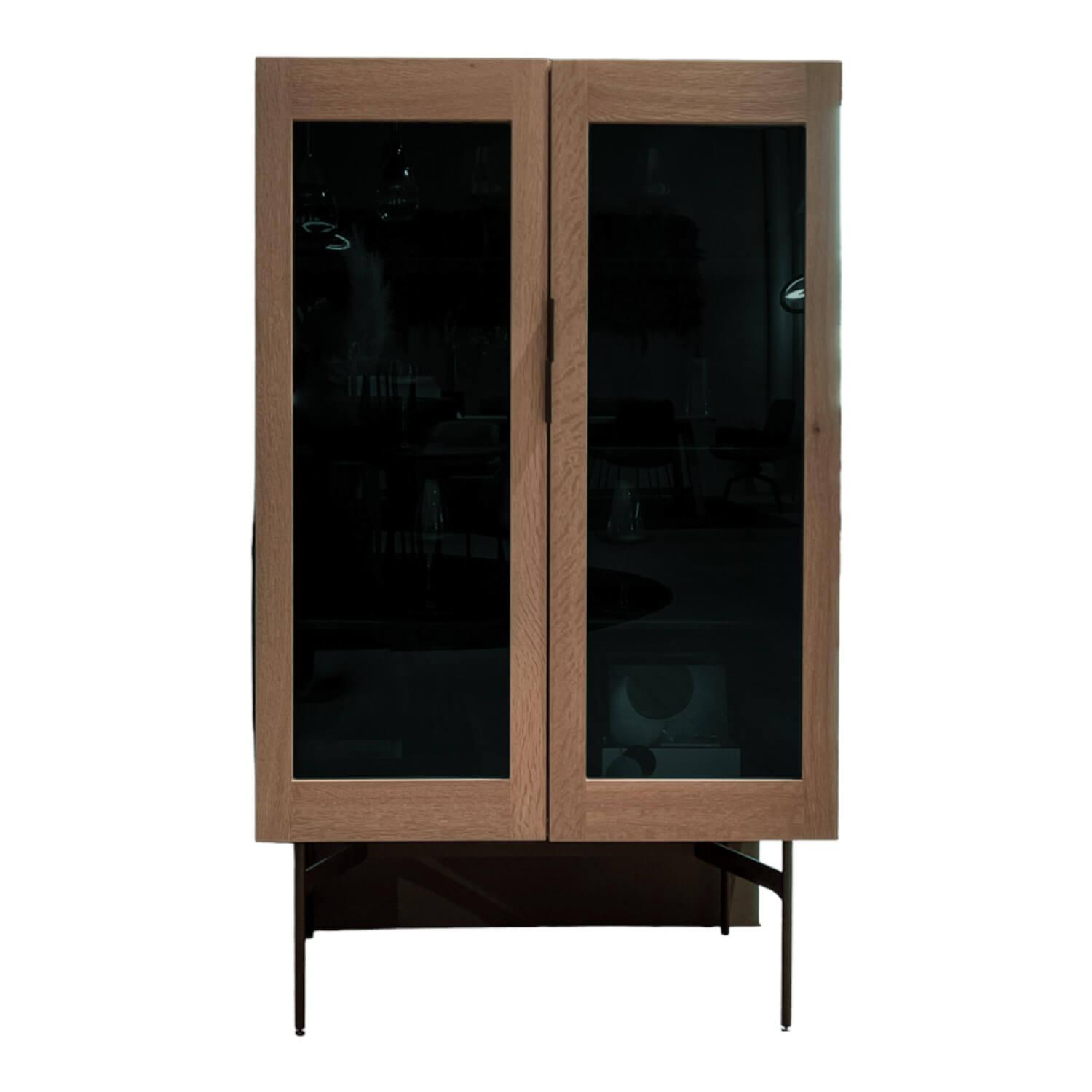 Glasvitrine BC 04 Eiche Weiß Pigmentiert Geölt Glasfüllung Gestell Schwarz Glasvitrine BC 04 Eiche Weiß Pigmentiert Geölt Glasfüllung Gestell Schwarz von Janua