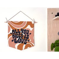 Handgemachter Beatles-Schriftzug Mit Siebdruck "All You Need Is Love' von JanuaryBluesStudio