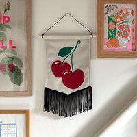 Samt Herz Dekoherz Kirsche Vintage Stil Wandbehang Mit Franse von JanuaryBluesStudio