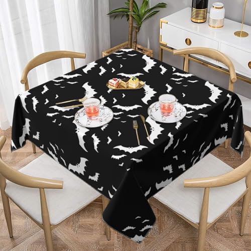 JaoXer Quadratische Tischdecke mit Halloween-Motiv mit fliegenden Fledermäusen – perfekt für drinnen und draußen, Esstisch, Couchtisch und Bürotreffen JaoXer Quadratische Tischdecke mit Halloween-Motiv mit fliegenden Fledermäusen – perfekt für drinnen und draußen, Esstisch, Couchtisch und Bürotreffen von JaoXer
