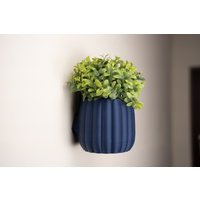 Design Wandblumentopf Mit Integriertem & Abnehmbarem Untersetzer | Nami Japandi von JapandiDesignStudios