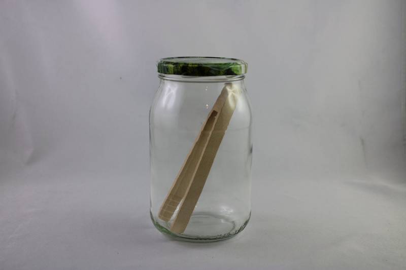 Einmachglas 900 ml mit Deckel Gurke und Holzzange Einmachglas 900 ml mit Deckel Gurke und Holzzange von Jar and More - Verallia Ukraine