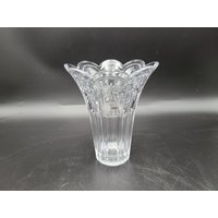 Klare Kristall Glas Blume Vase Rüschen Rand Mit Geätzten Blumen von JasonsCollectables