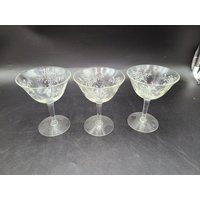 Set Von 3 Vintage Bundesglas Geätzt Matt Weiß Rosenmuster Champagner Gläser 5" von JasonsCollectables