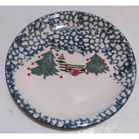 Folk Craft Cabin Snow Von Tienshan Handbemalter Weihnachtsbäume Sammler Steingut Beilagenteller von Jaxsprats